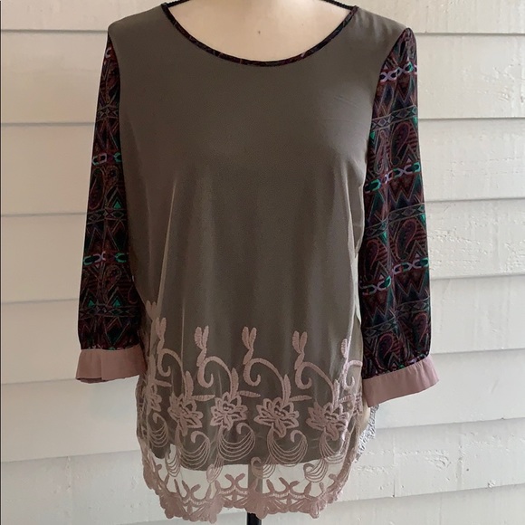 BKE Blouse - Picture 1 of 5